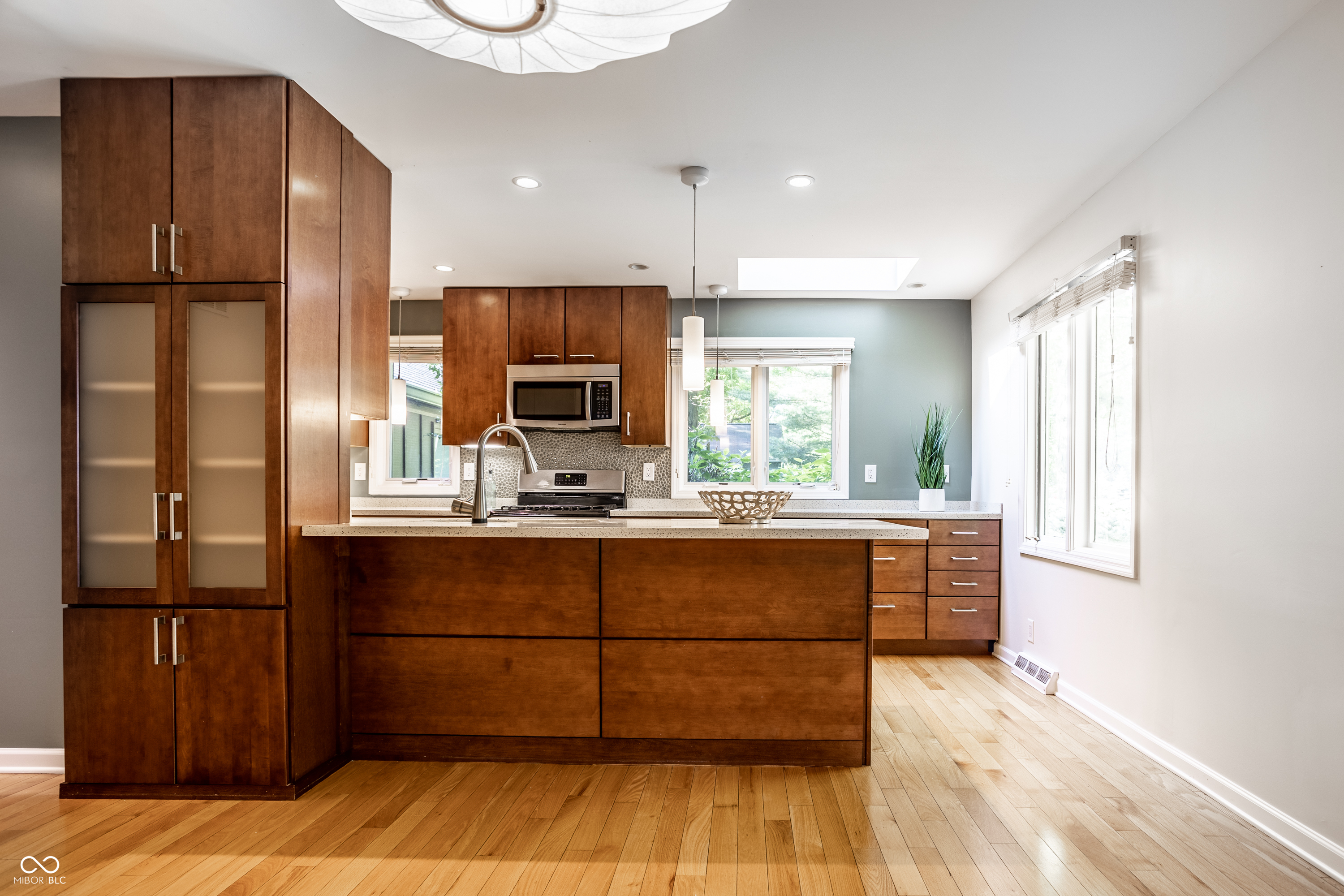 8829 Rexford Road Indianapolis, IN 46260 - Photo 8 of 55 Gallery Image 8