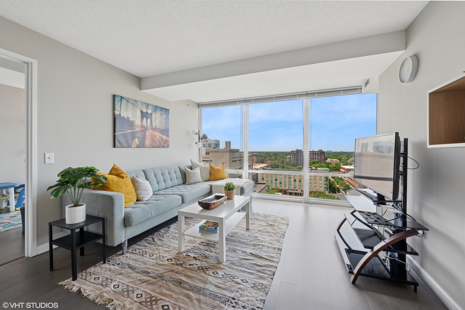 800 Elgin Road, Unit 1406 Evanston, IL 60201 - Photo 2 of 15 Gallery Image 2