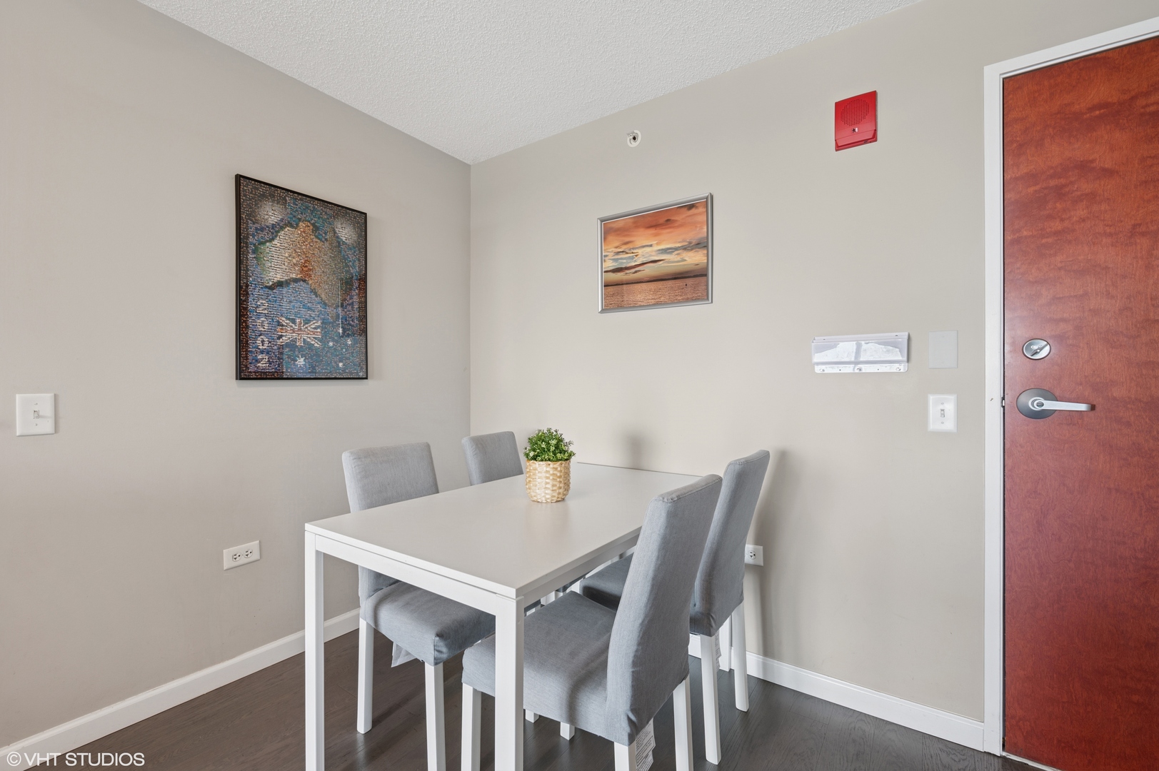 800 Elgin Road, Unit 1406 Evanston, IL 60201 - Photo 4 of 15 Gallery Image 4