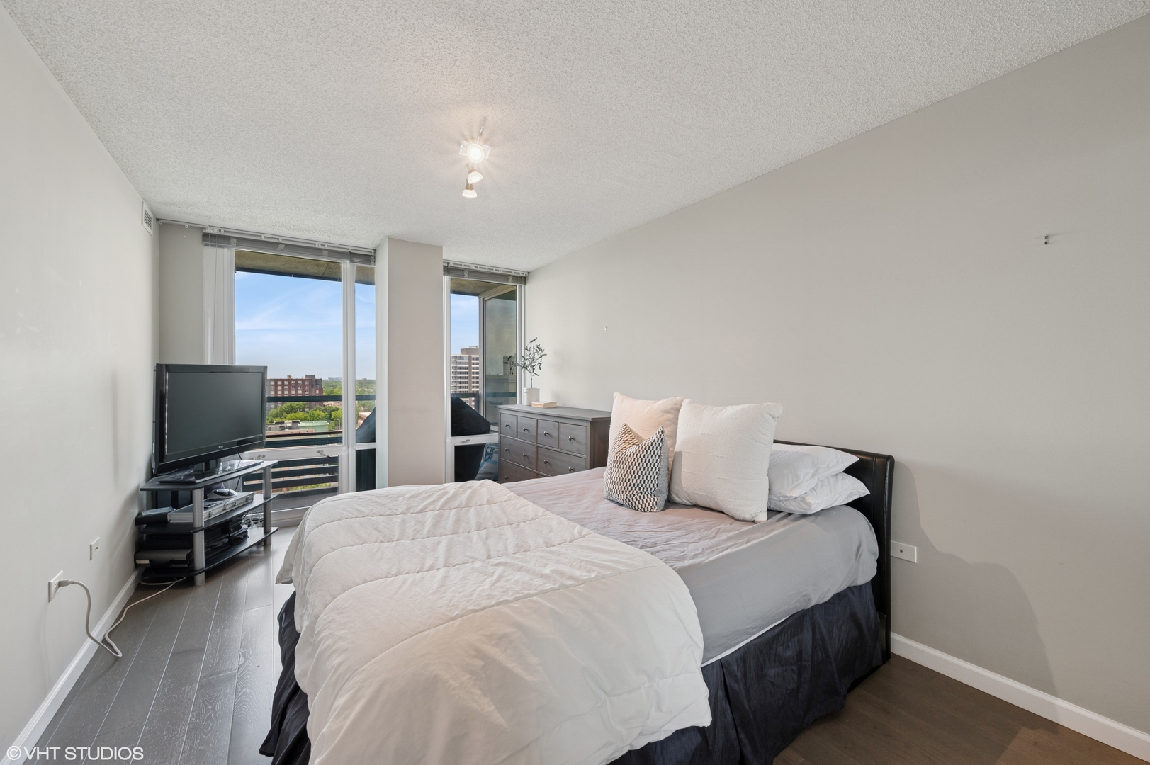 800 Elgin Road, Unit 1406 Evanston, IL 60201 - Photo 7 of 15 Gallery Image 7