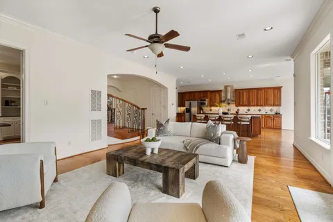 $1,425,000 | 5103 Chestnut Street, Bellaire, TX 77401