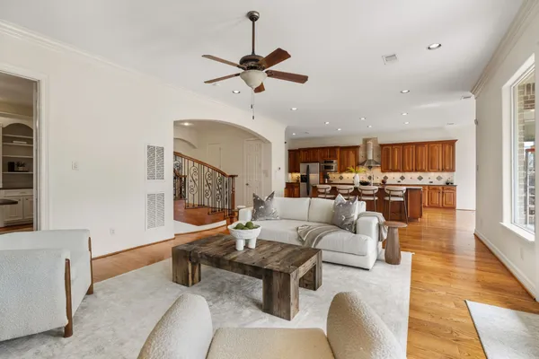 $1,425,000 | 5103 Chestnut Street, Bellaire, TX 77401