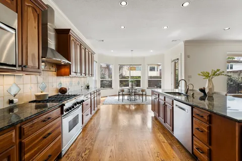 $1,425,000 | 5103 Chestnut Street, Bellaire, TX 77401
