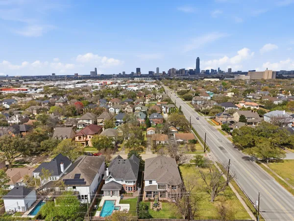 $1,425,000 | 5103 Chestnut Street, Bellaire, TX 77401