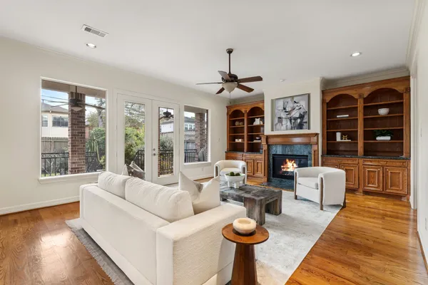 $1,425,000 | 5103 Chestnut Street, Bellaire, TX 77401