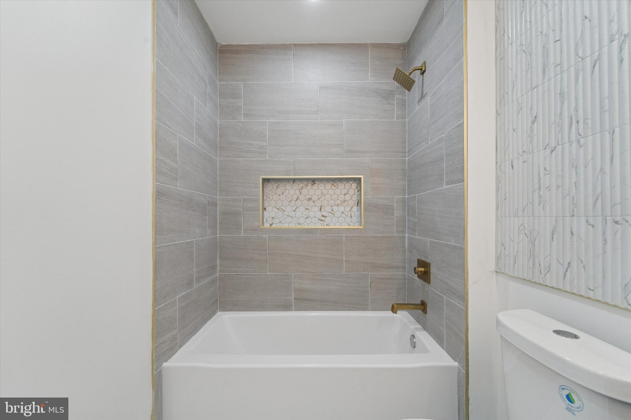 537 North Wanamaker Street Philadelphia, PA 19131 - Photo 27 of 37 a bathroom with a bathtub
