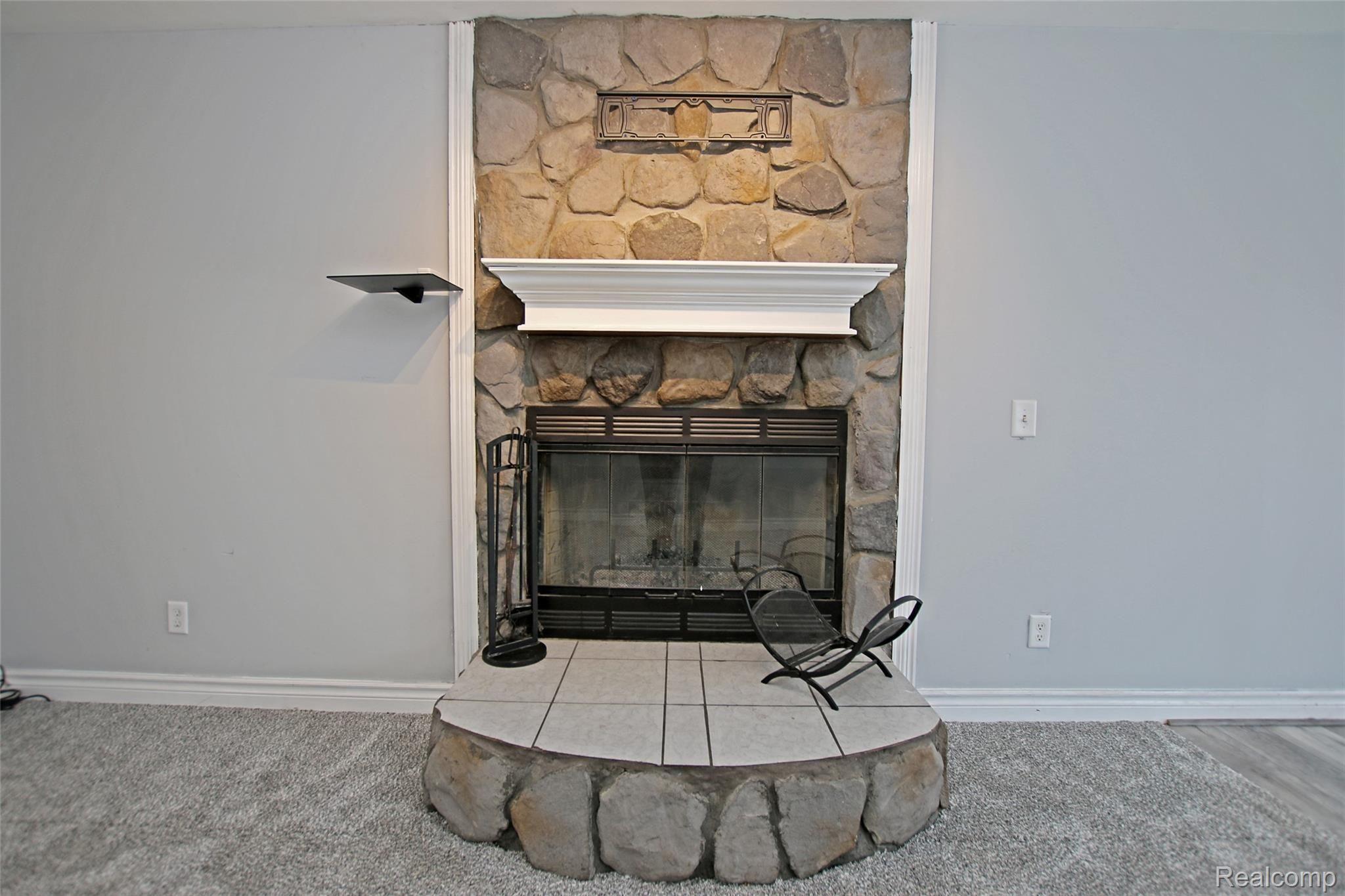 7) Living Room.jpg