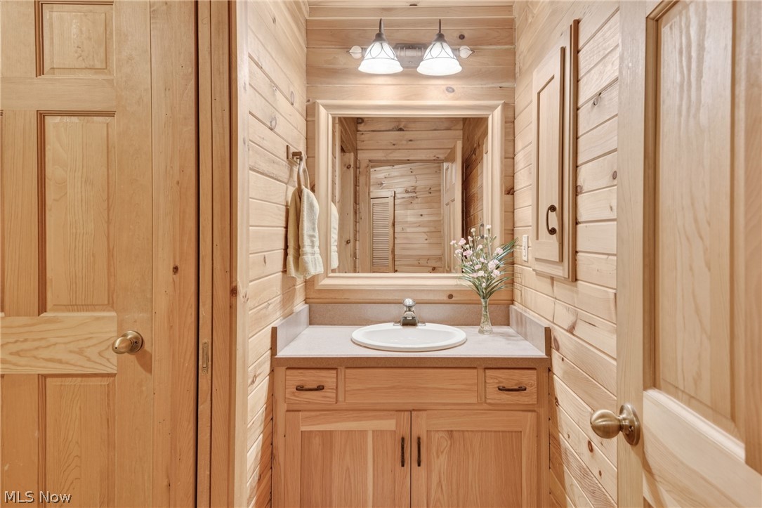 16727 Pitts Road Wellington, OH 44090 - Photo 28 of 50 One of two vanities on either side of the "Jack and Jill" Bathroom