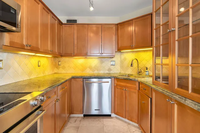 $5,200 | 2500 East Las Olas Boulevard, Unit 802, Fort Lauderdale, FL 33301