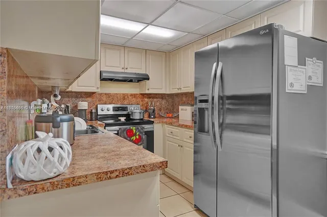 $2,100 | 1490 West 42nd Place, Unit 303, Hialeah, FL 33012