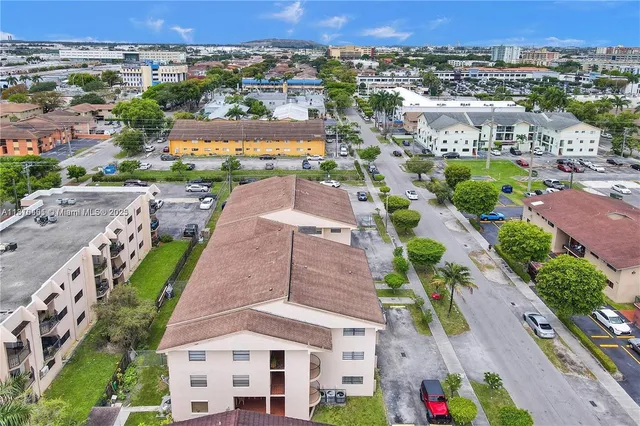 $2,100 | 1490 West 42nd Place, Unit 303, Hialeah, FL 33012