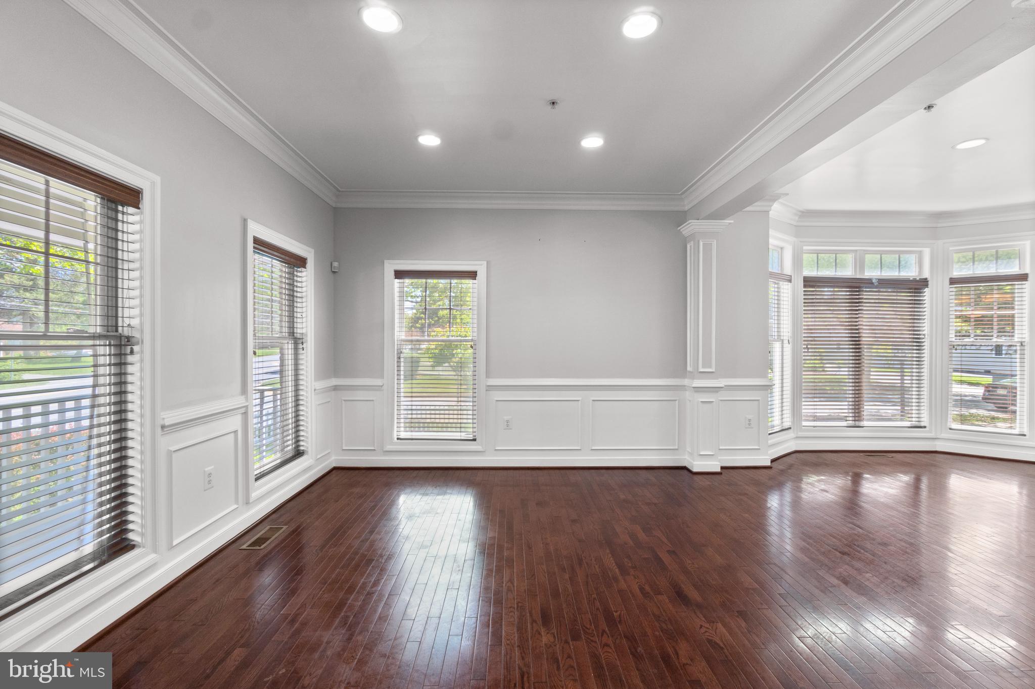 600 Olney Sandy Spring Road Sandy Spring, MD 20860 - Photo 2 of 40 LIVING ROOM