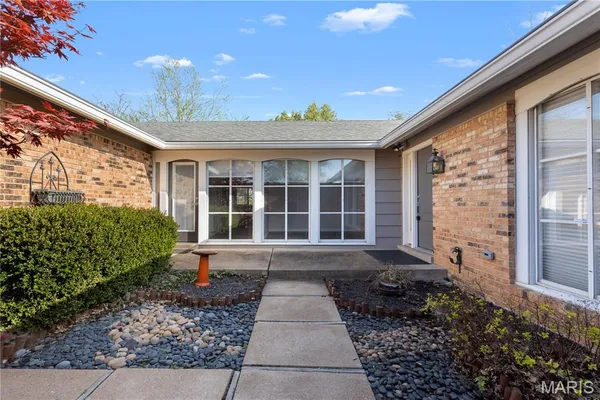 $3,999 | 606 Rue Montand Drive, Ballwin, MO 63011