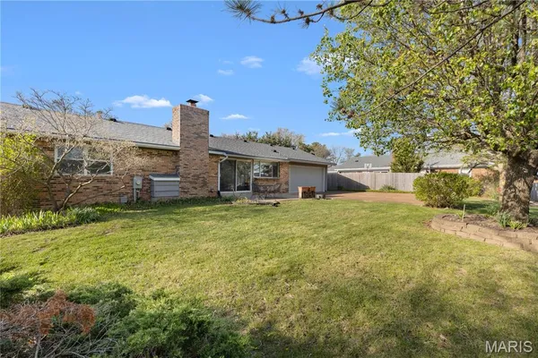 $3,999 | 606 Rue Montand Drive, Ballwin, MO 63011