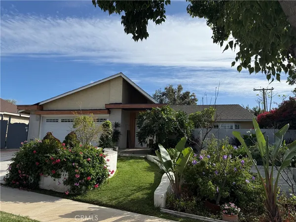 $900,000 | 418 Del Monte West, Fullerton, CA 92832