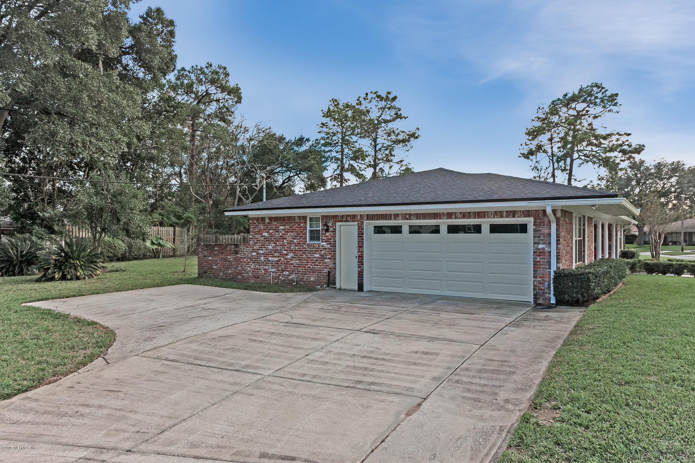 1009 Lido Road Jacksonville, FL 32216 - Photo 24 of 26 Garage courtyard