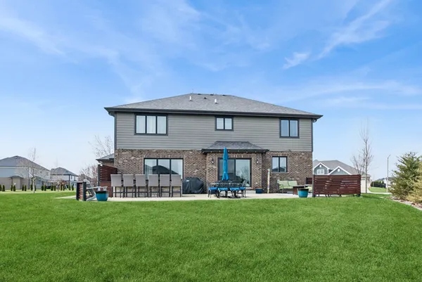 $769,000 | 24111 Blue Waters Drive, Manhattan, IL 60442