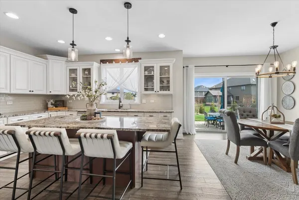 $769,000 | 24111 Blue Waters Drive, Manhattan, IL 60442