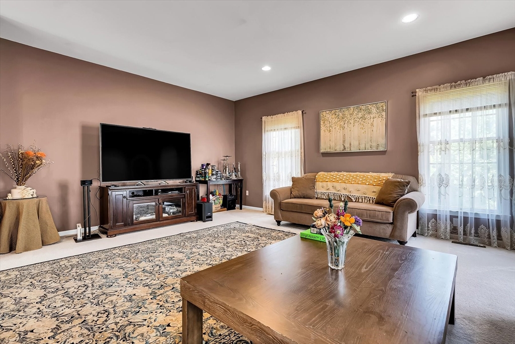 22 Faulkner Road Shrewsbury, MA 01545 - Photo 14 of 37 Gallery Image 14