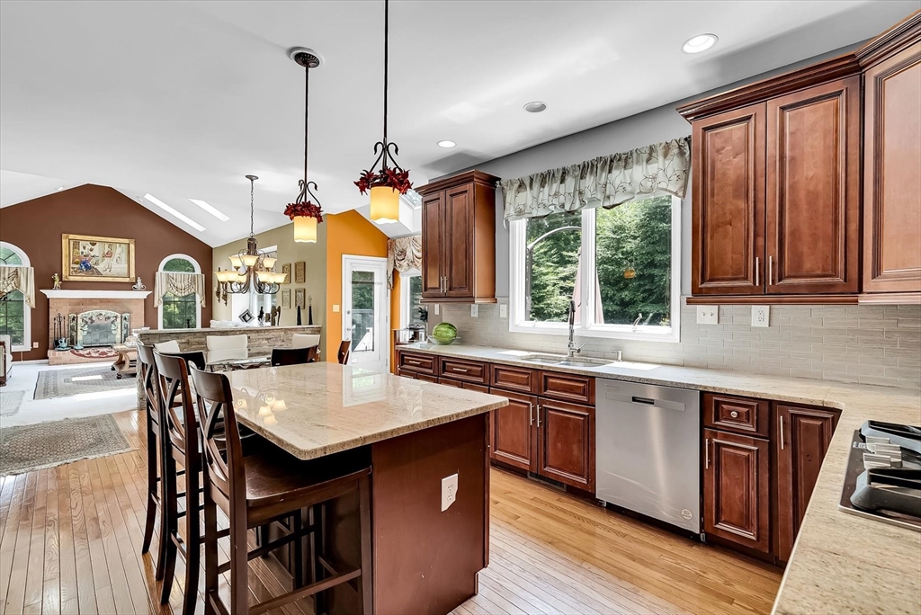 22 Faulkner Road Shrewsbury, MA 01545 - Photo 8 of 37 Gallery Image 8