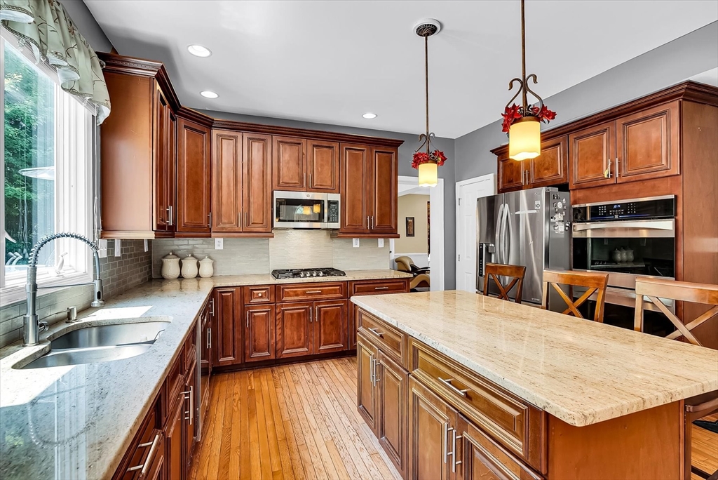 22 Faulkner Road Shrewsbury, MA 01545 - Photo 9 of 37 Gallery Image 9
