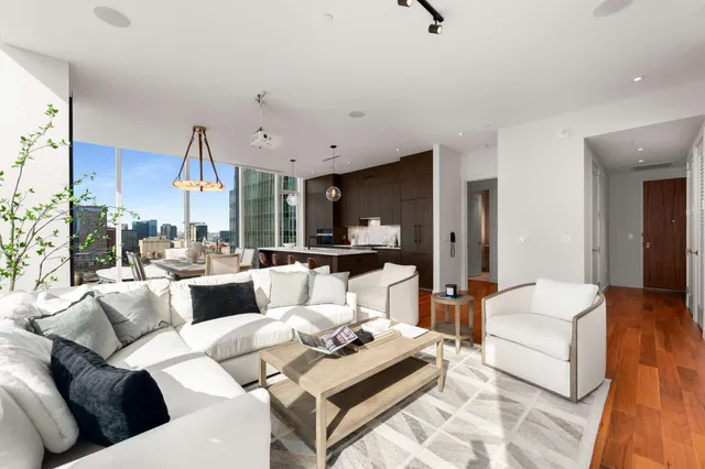 $16,000 | 160 2nd Avenue South, Unit 1902, Nashville, TN 37201