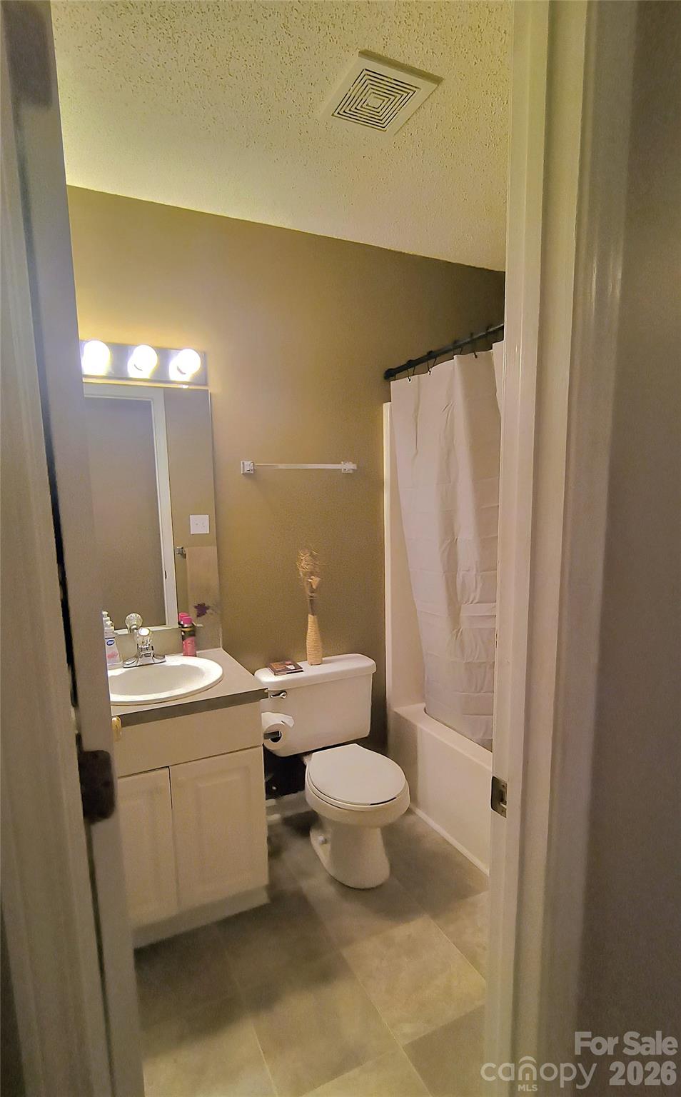 711 Braemore Court Northwest Conover, NC 28613 - Photo 17 of 25 a bathroom with a sink toilet and shower