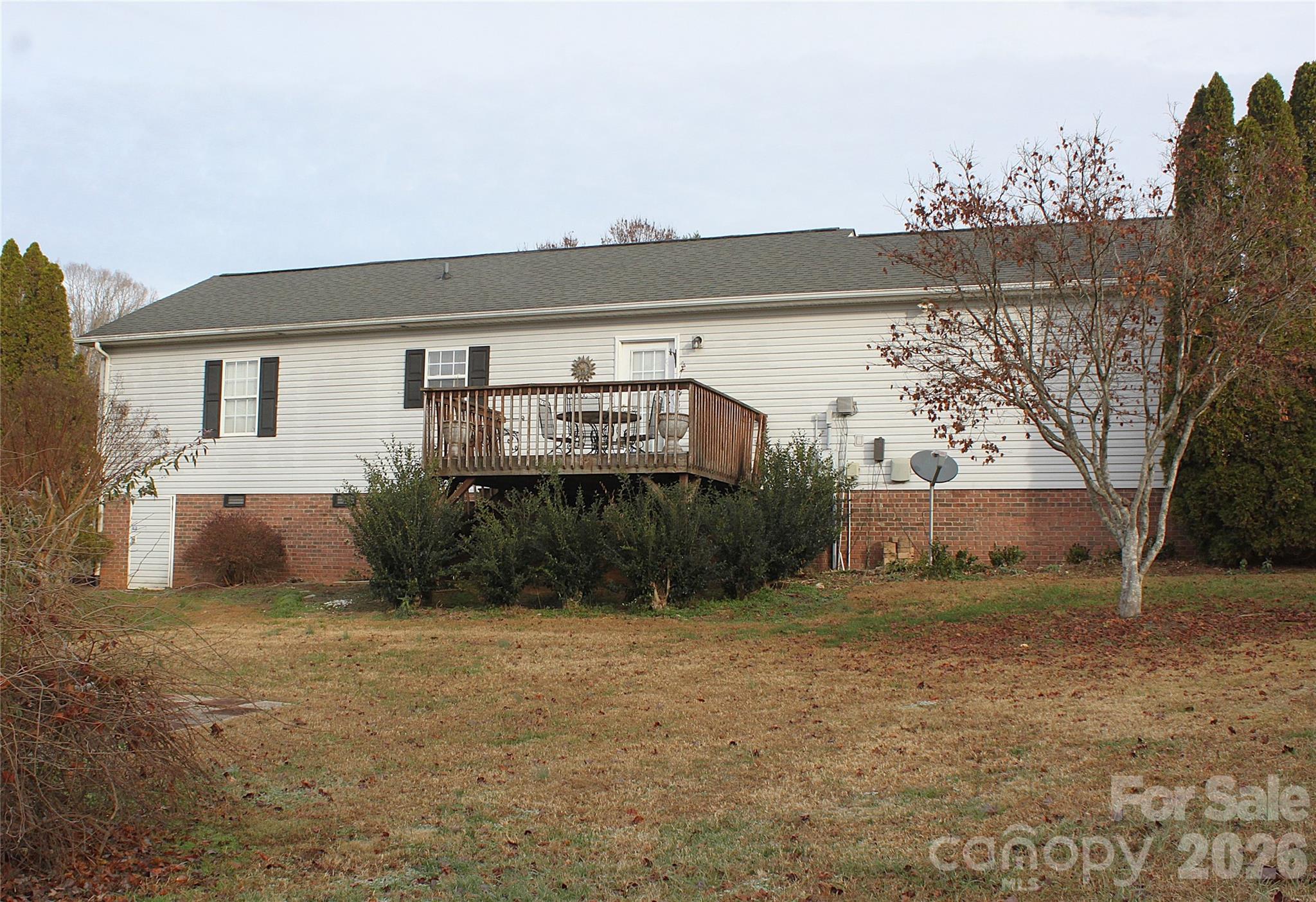 711 Braemore Court Northwest Conover, NC 28613 - Photo 6 of 25 a view of a house with a yard