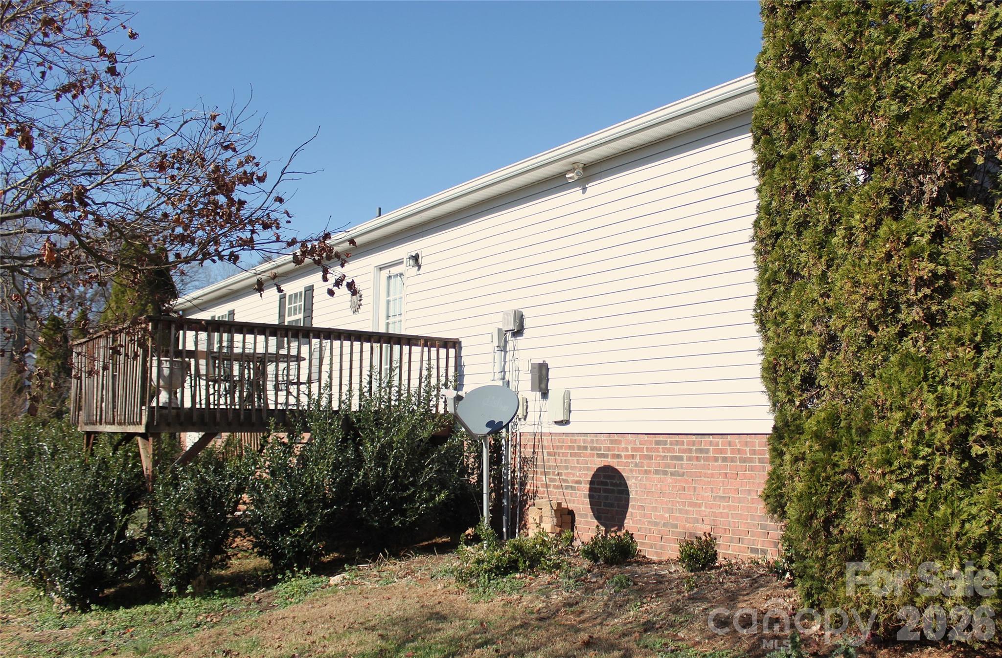 711 Braemore Court Northwest Conover, NC 28613 - Photo 8 of 25 a front view of a house with garden