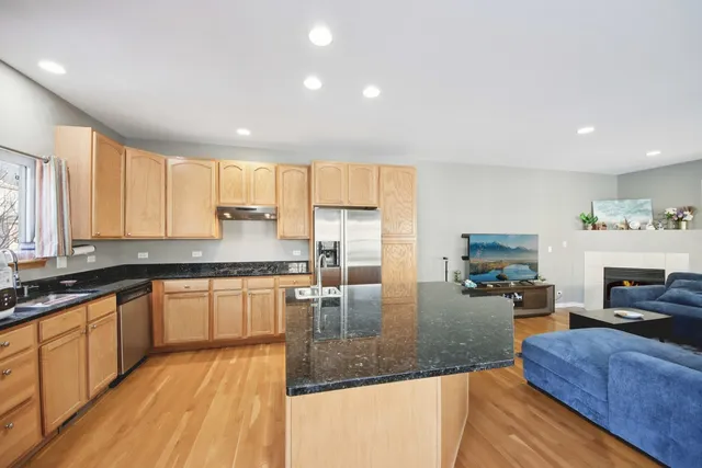 $489,000 | 6130 Riverbend Place, Lisle, IL 60532