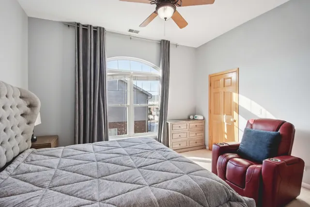 $489,000 | 6130 Riverbend Place, Lisle, IL 60532