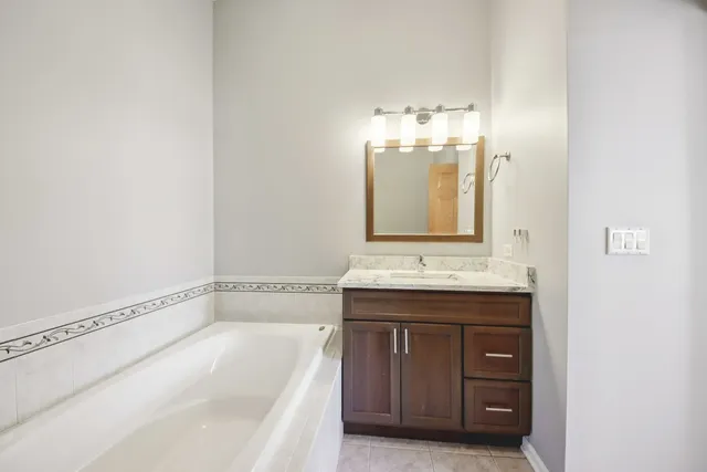 $489,000 | 6130 Riverbend Place, Lisle, IL 60532