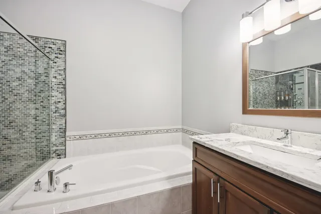 $489,000 | 6130 Riverbend Place, Lisle, IL 60532