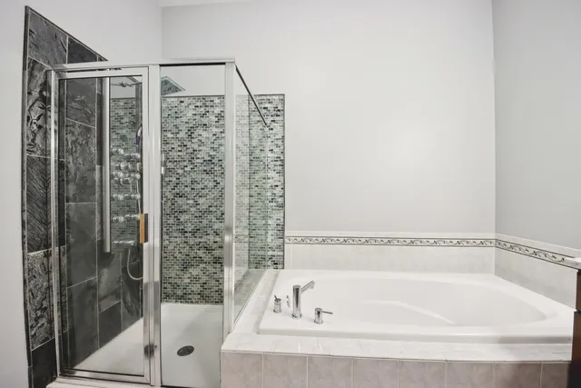 $489,000 | 6130 Riverbend Place, Lisle, IL 60532