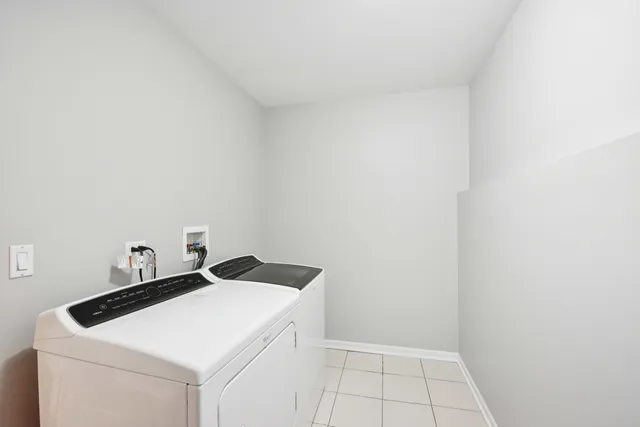 $489,000 | 6130 Riverbend Place, Lisle, IL 60532