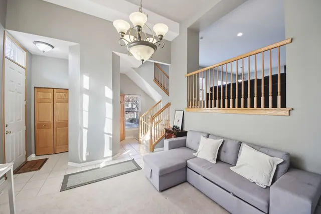 $489,000 | 6130 Riverbend Place, Lisle, IL 60532