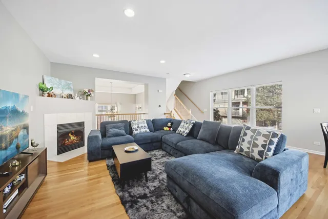 $489,000 | 6130 Riverbend Place, Lisle, IL 60532