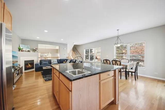 $489,000 | 6130 Riverbend Place, Lisle, IL 60532