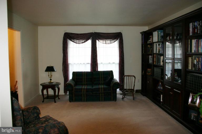 8034 Rocky Run Road Gainesville, VA 20155 - Photo 7 of 18 Living Room