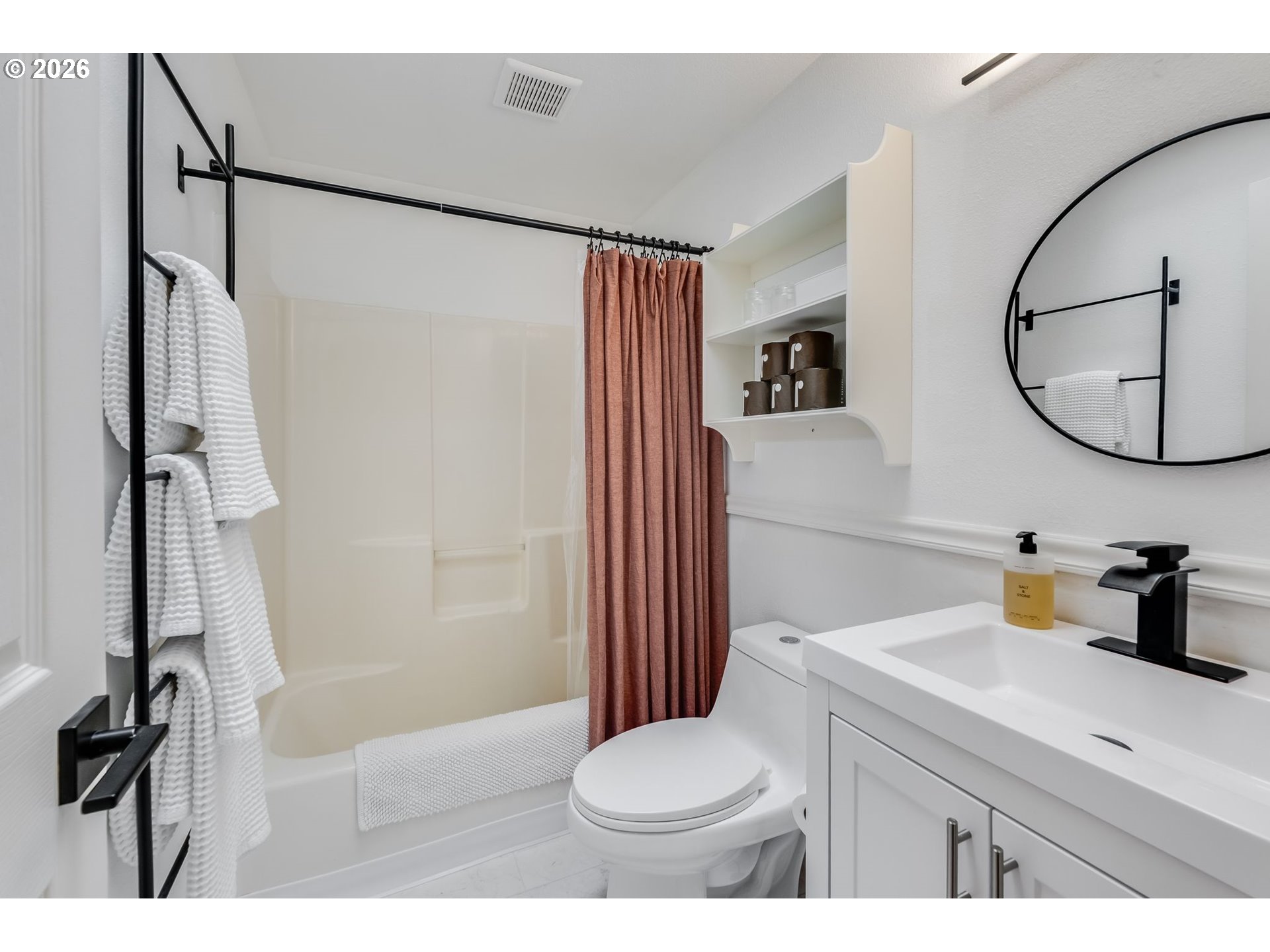 506 Haussler Road Kelso, WA 98626 - Photo 18 of 36 a bathroom with a sink toilet and shower