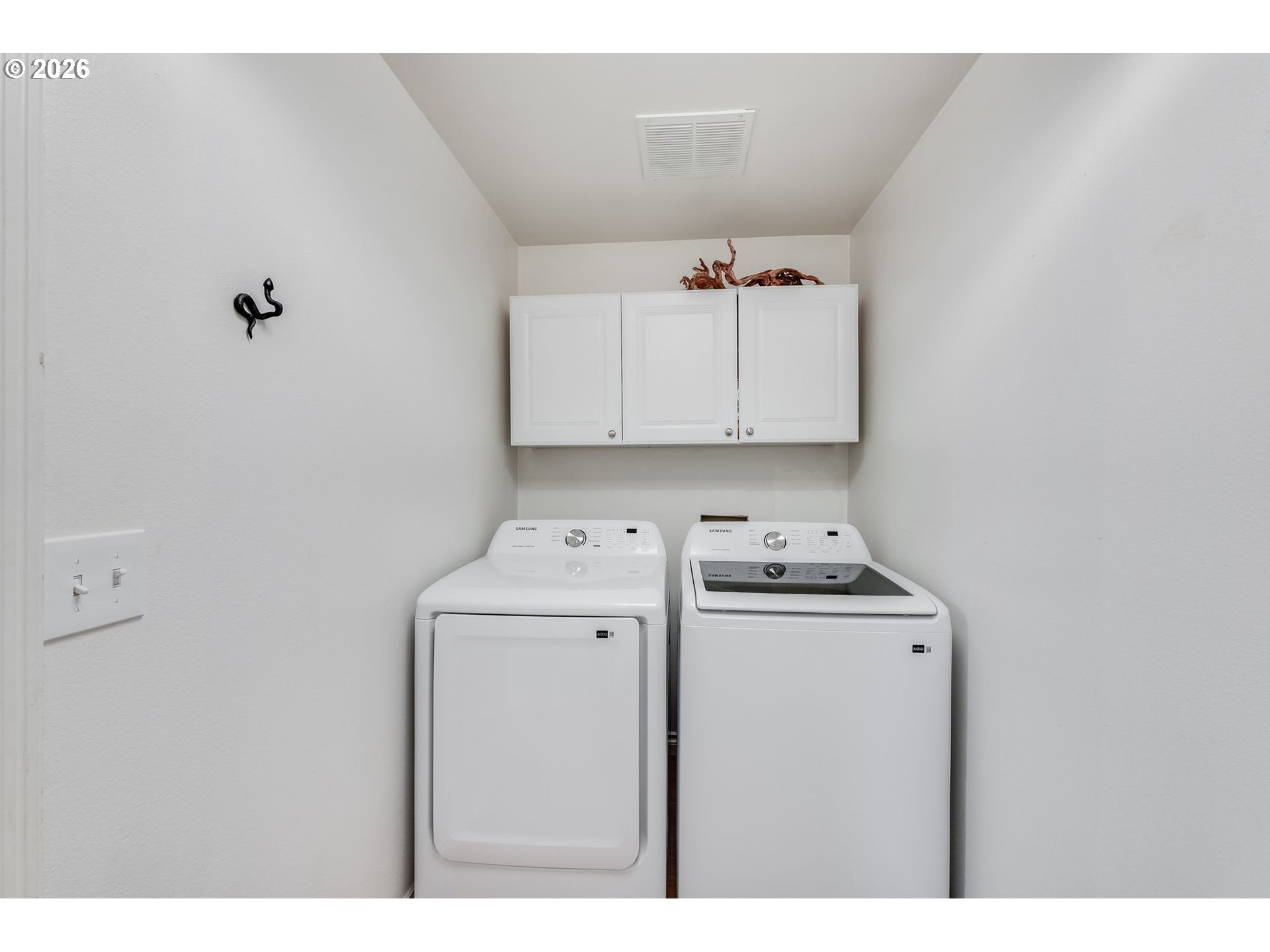 506 Haussler Road Kelso, WA 98626 - Photo 21 of 36 a utility room with dryer and washer