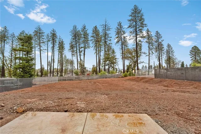 a view of a yard with a fountain