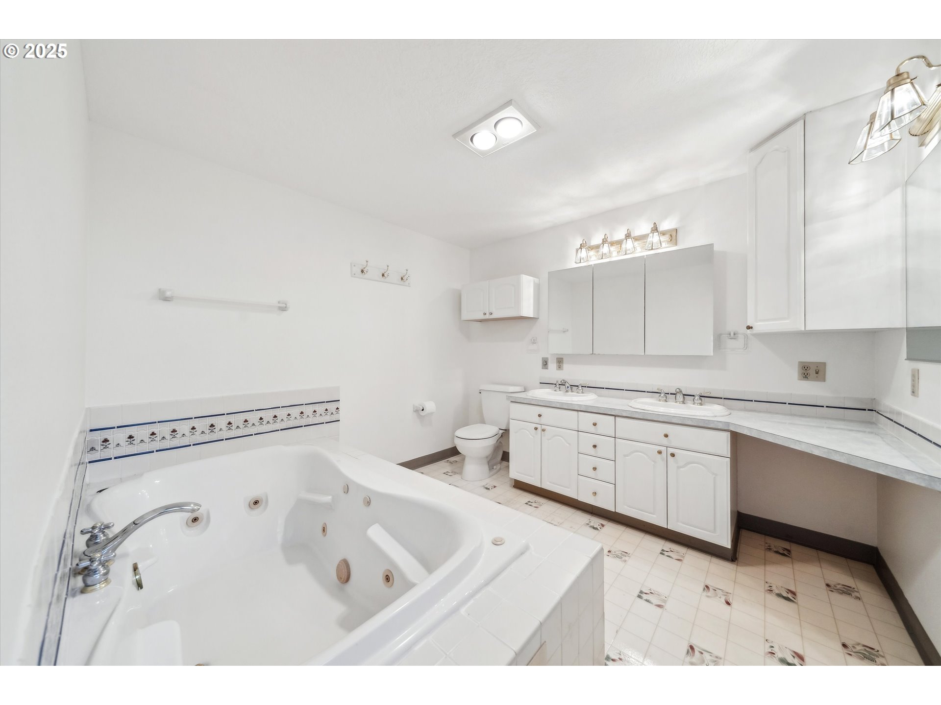 3090 Southwest Grace Lane Portland, OR 97225 - Photo 24 of 48 Bathroom, Attached