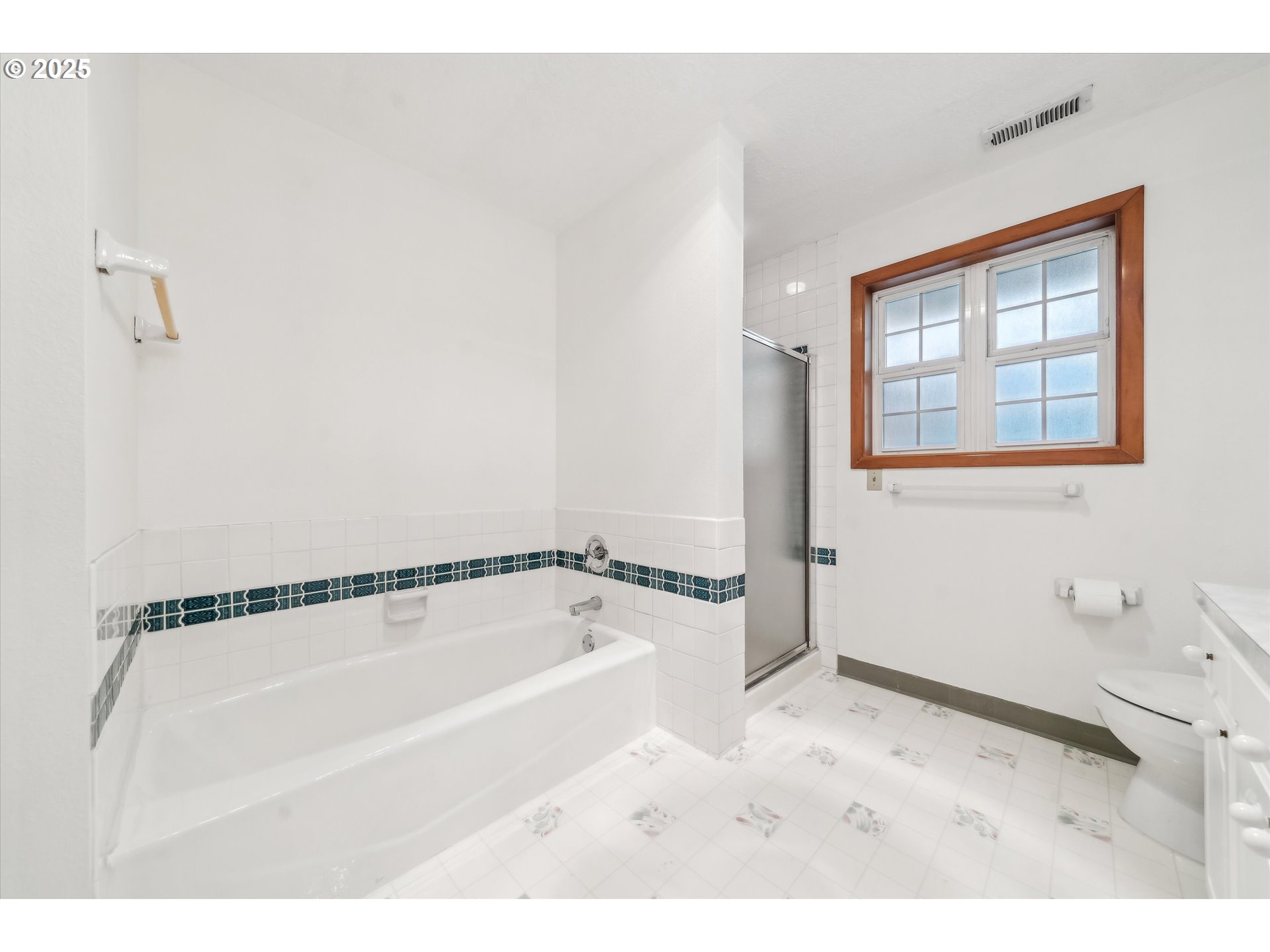3090 Southwest Grace Lane Portland, OR 97225 - Photo 33 of 48 Bathroom