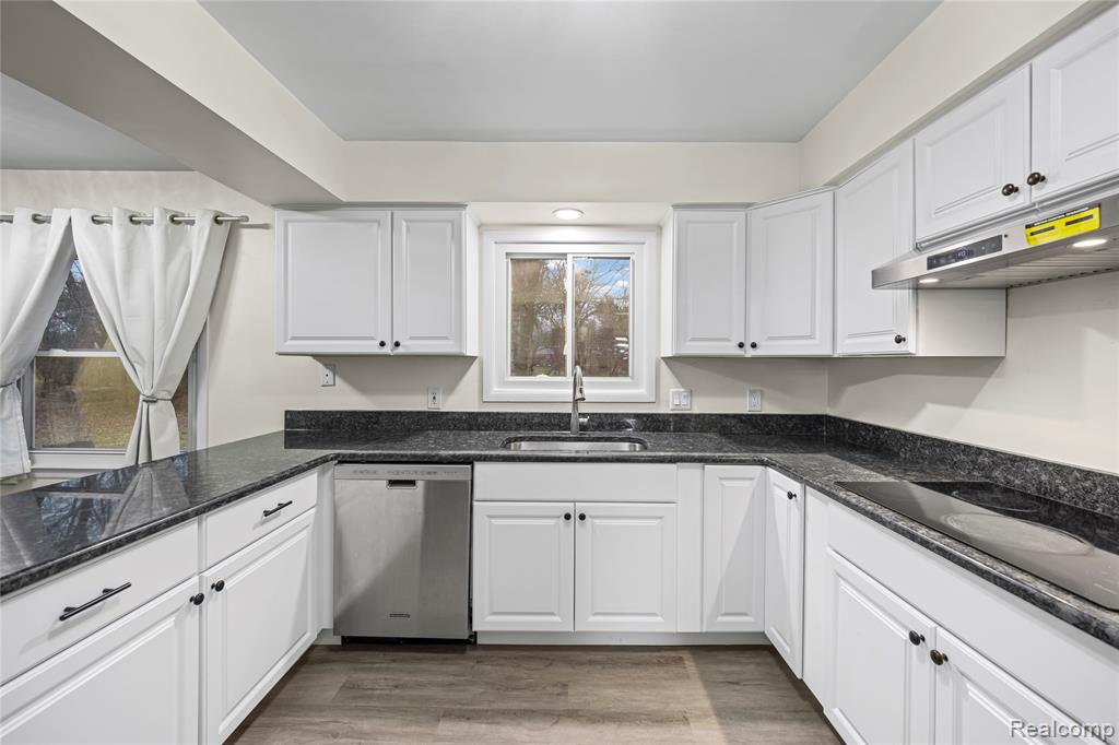 5738 Pebbleshire Road Bloomfield Hills, MI 48301 - Photo 13 of 37