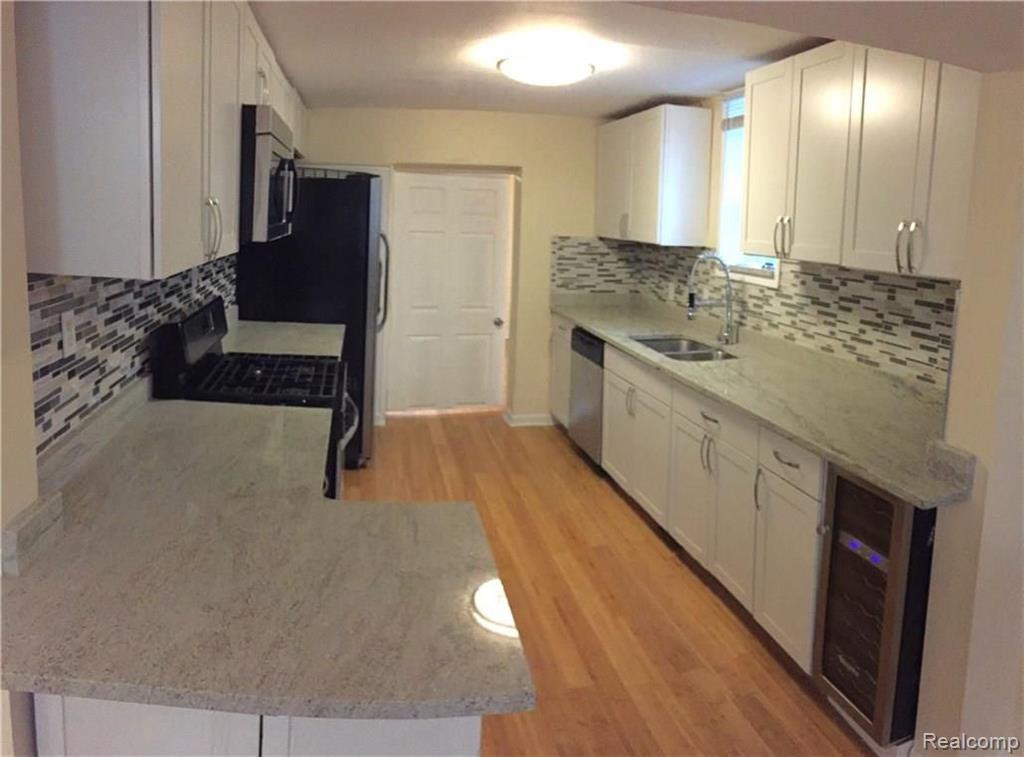 2985 Emmons Avenue Rochester Hills, MI 48307 - Photo 10 of 39