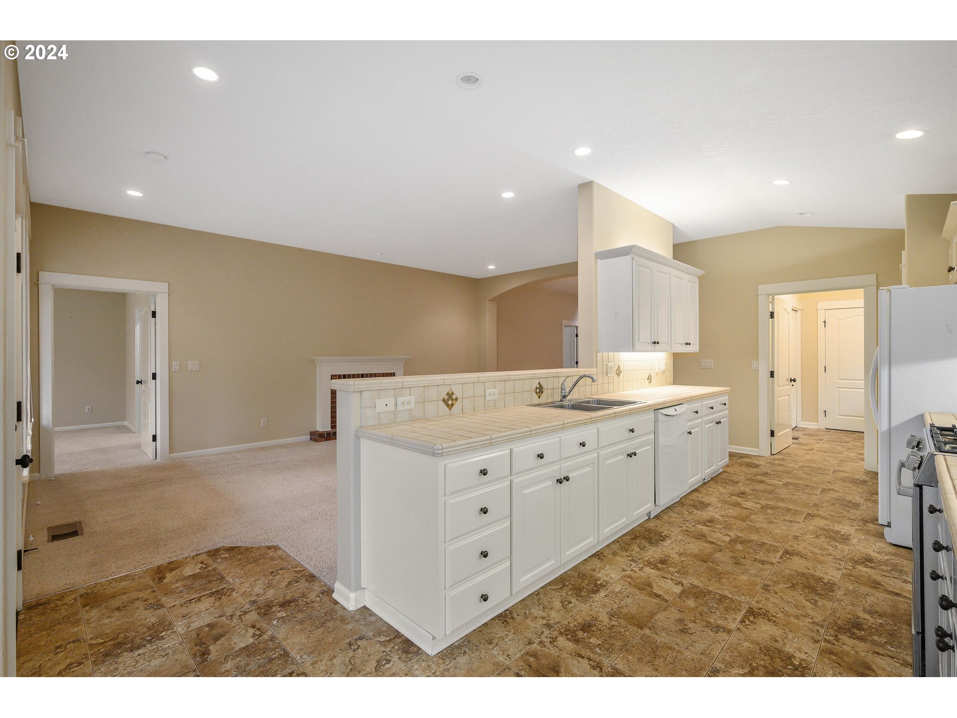 2078 Southeast Rhododendron Avenue Dallas, OR 97338 - Photo 11 of 34 Gallery Image 11