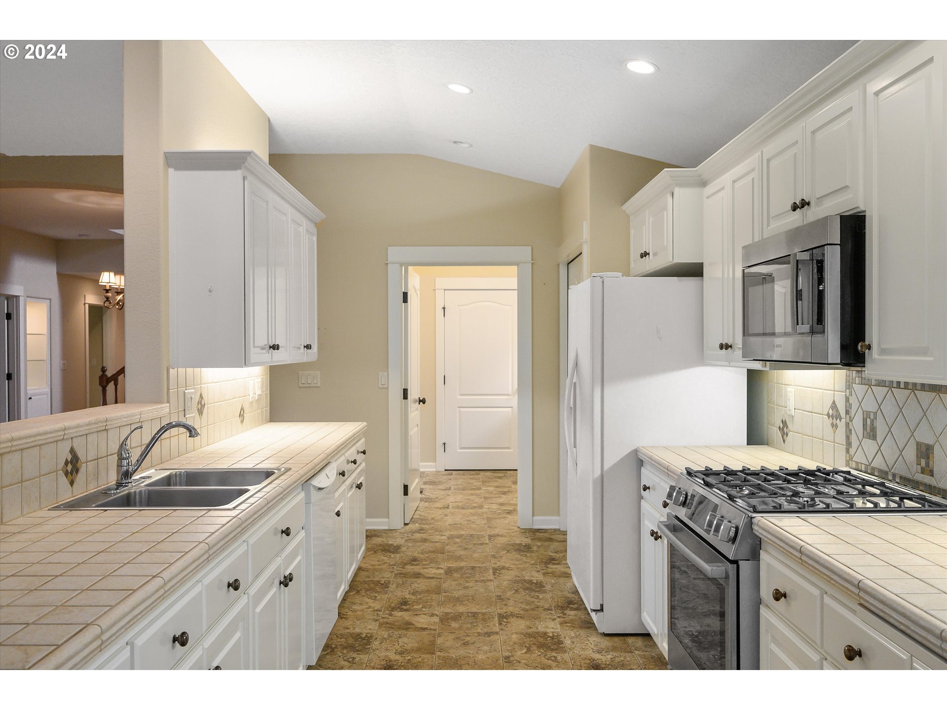 2078 Southeast Rhododendron Avenue Dallas, OR 97338 - Photo 12 of 34 Gallery Image 12