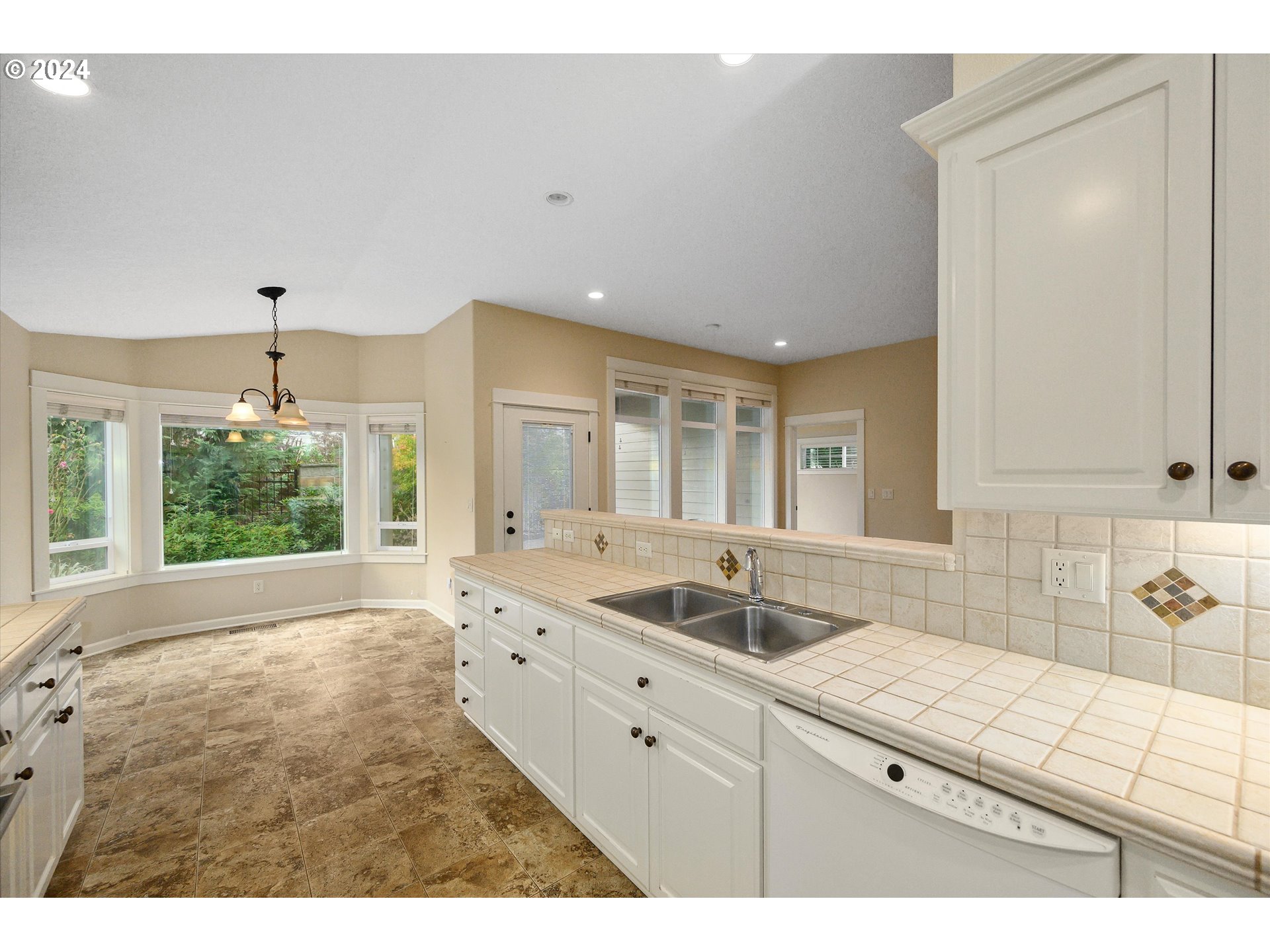 2078 Southeast Rhododendron Avenue Dallas, OR 97338 - Photo 13 of 34 Gallery Image 13