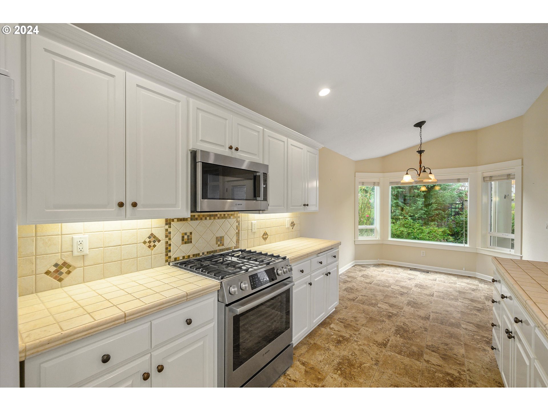 2078 Southeast Rhododendron Avenue Dallas, OR 97338 - Photo 14 of 34 Gallery Image 14